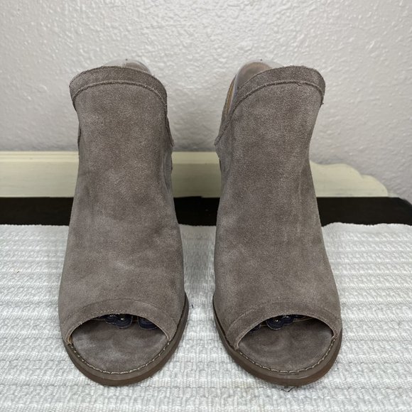 Lucky Brand Womens LP-LARETAH Taupe Peep Toe Block Heel Ankle Booties Size 8.5 M - Picture 2 of 8